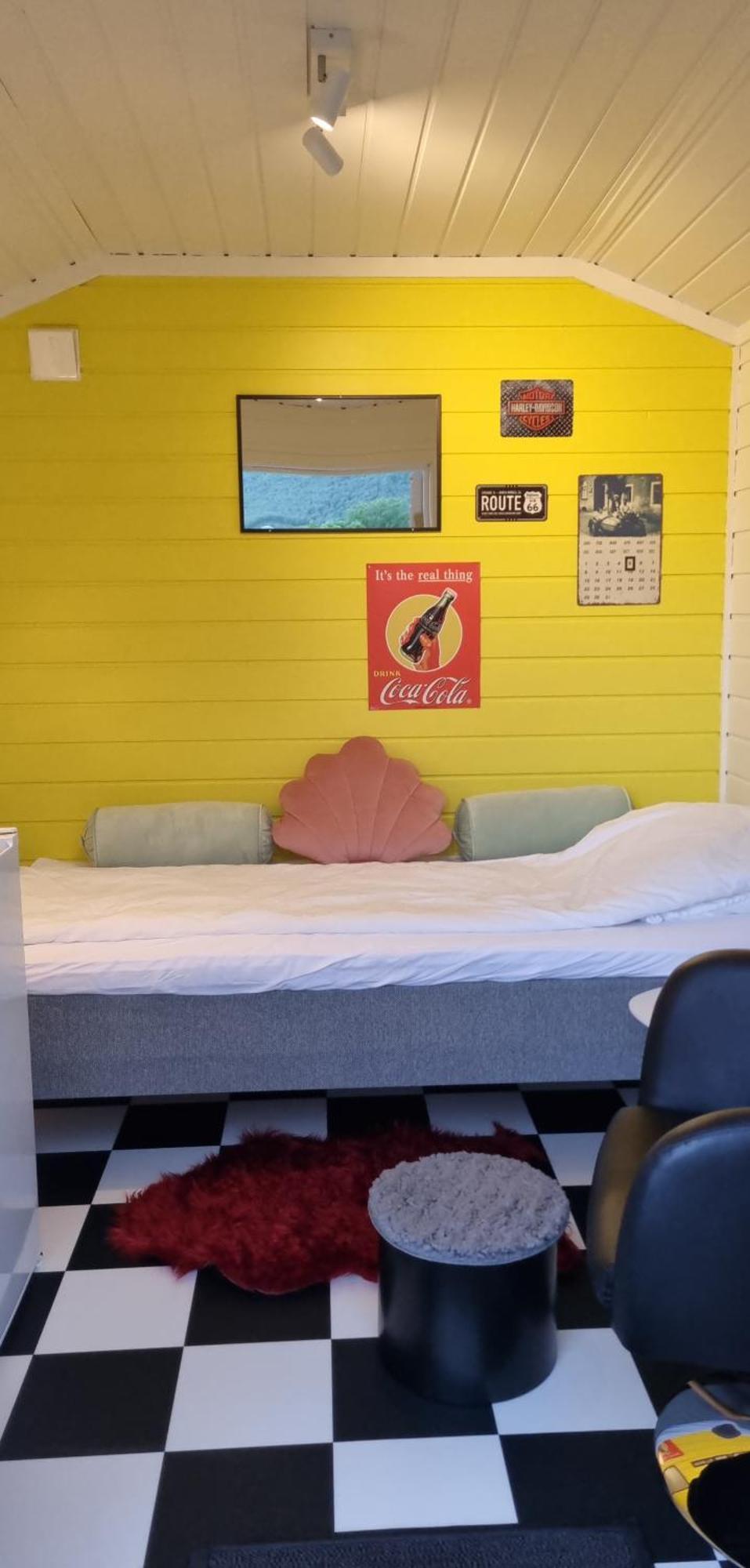 Rodseth Gardsovernatting Hytter Molde Habitación foto